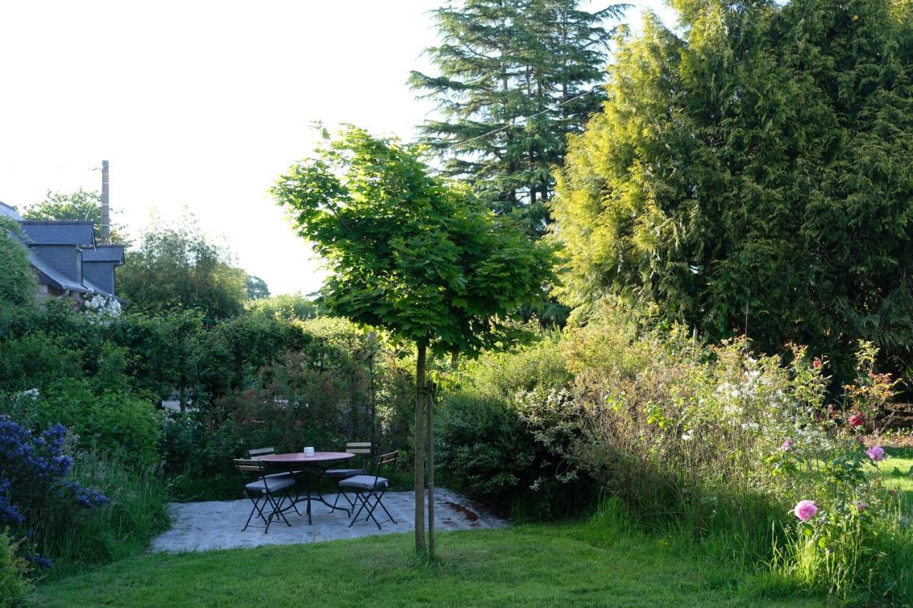 La Maison Jaune à la Janaie Parigné Exterior foto